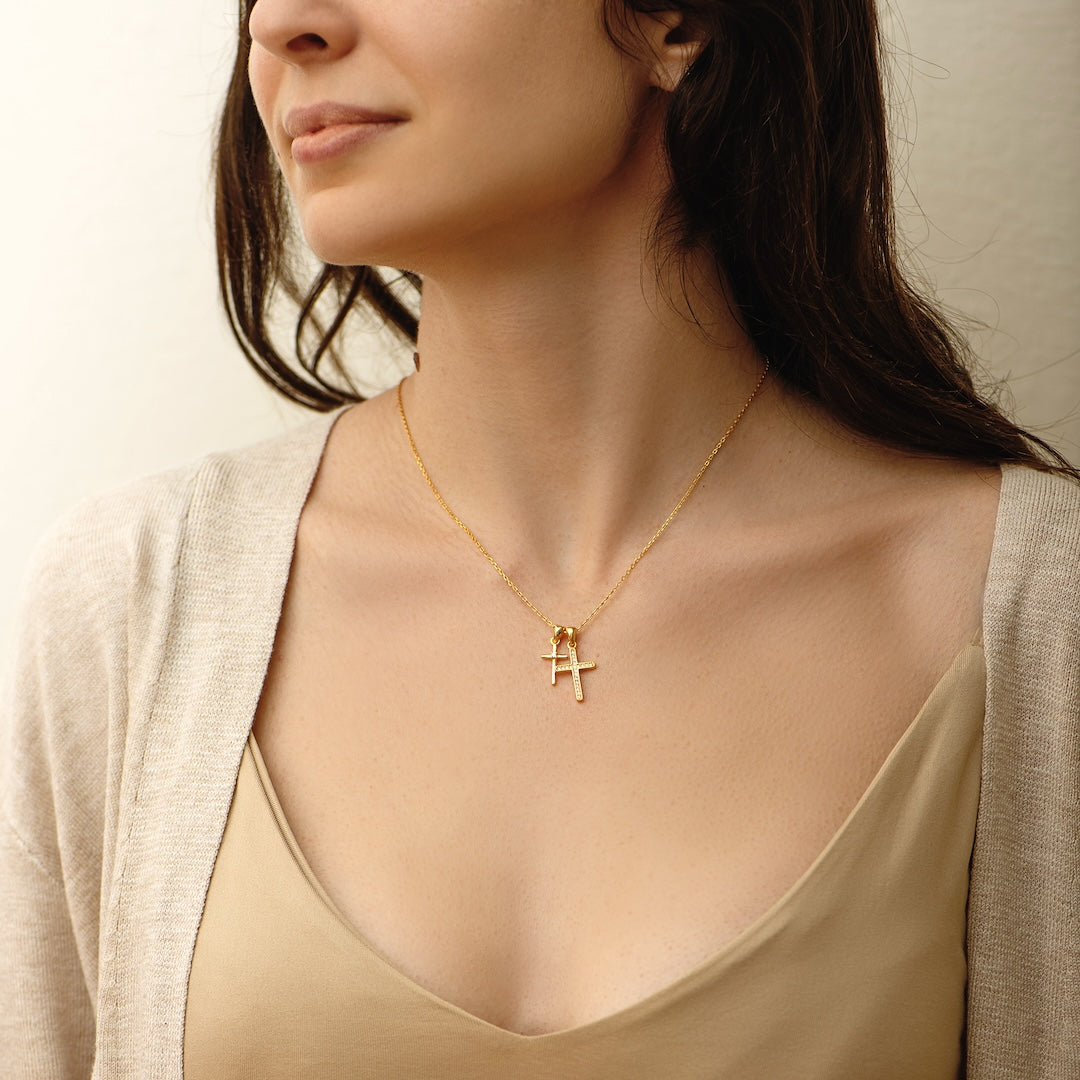 Colar Duplo com Pingente de Cruz Dourado - Lembre-se de Sua Força