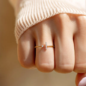 Anel Feminino "Unidas" com Detalhes em Zircônia